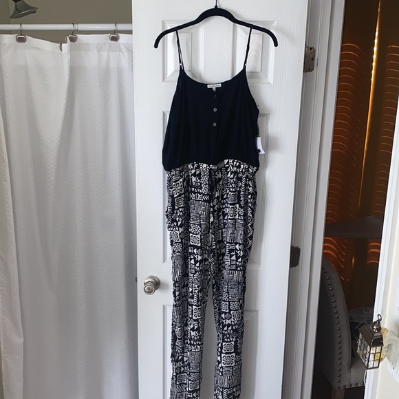 Charlotte Russe Womens Romper - Picture 3 of 7